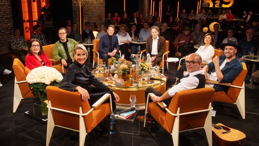 Sängerin Nana Mouskouri, Musiker Max Mutzke, Kabarettist Hannes Ringlstetter, Schauspieler Jan Josef Liefers, Journalistin Sandra Maischberger, Sportjournalist Rudi Cerne.