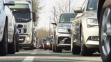 Verkehr staut sich auf einer Straße in die Bremer Innenstadt